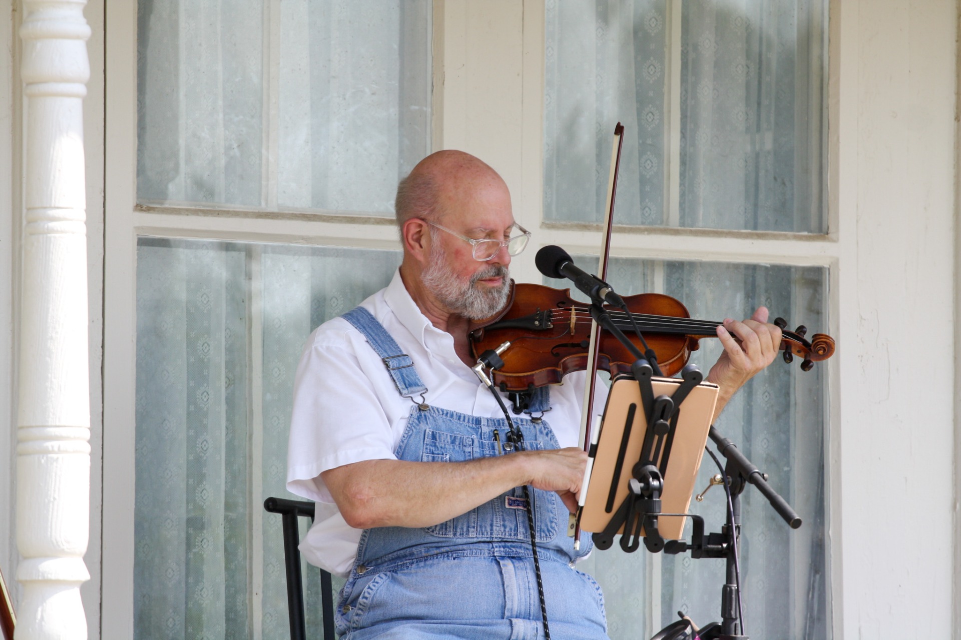 Acoustic Fridays on the Riverfront